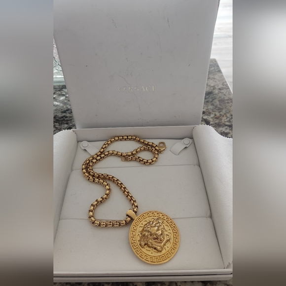 Versace Collection Gold Chain Medallion - Picture 3 of 3